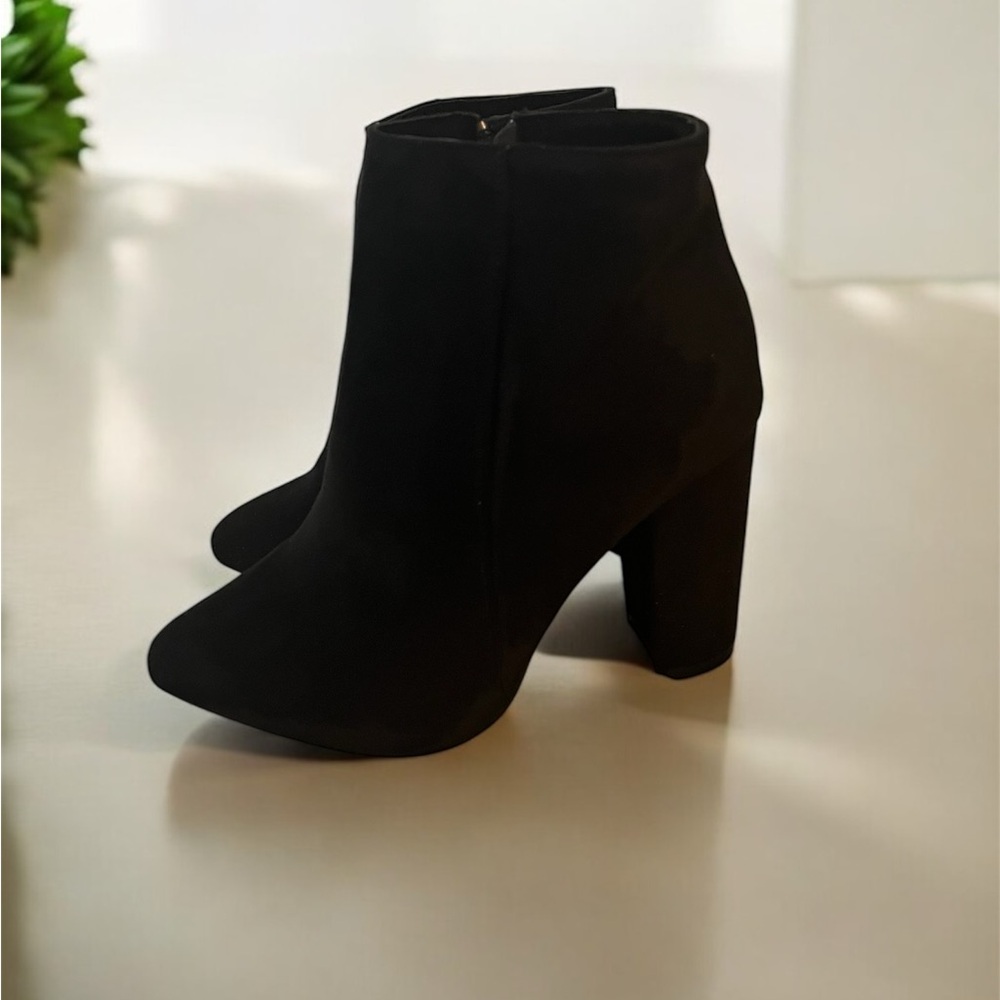 NEW Faux Suede Fashionable Black Ankle Boots heeled booties Stylish
